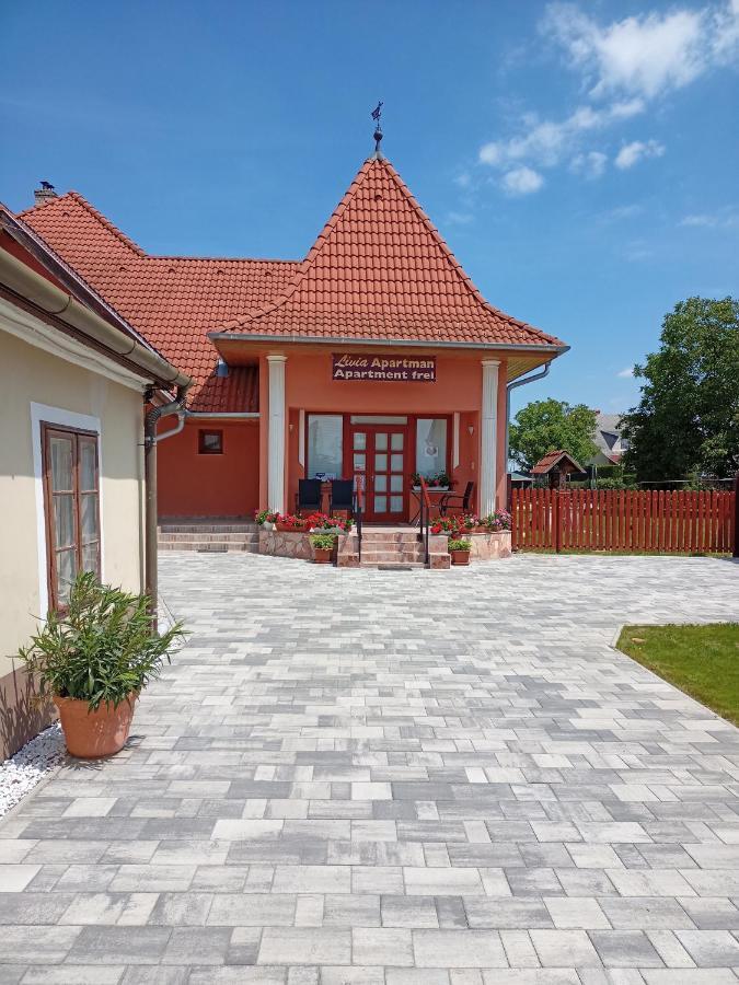 Livia Apartman Buk Ngoại thất bức ảnh